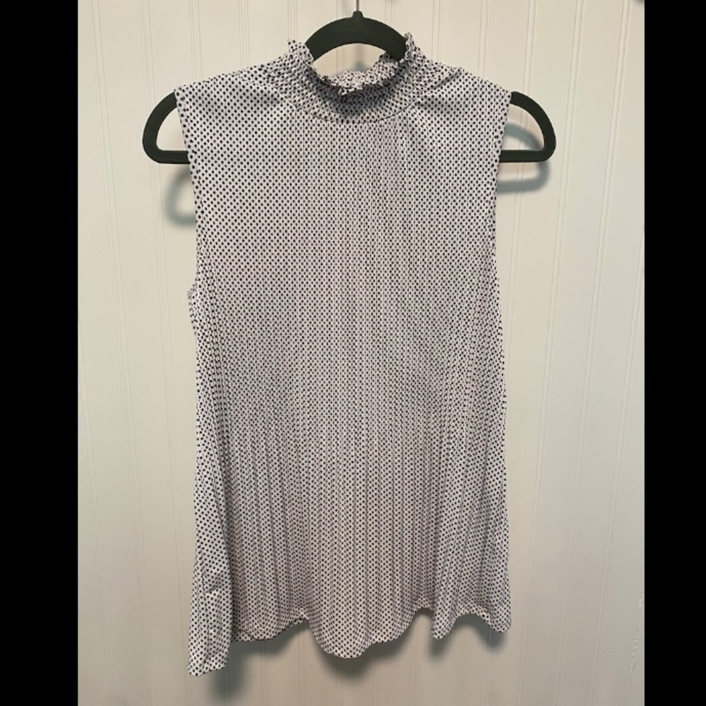 Adrianna Papell sleeveless top. Size S.